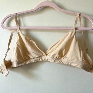 SKIMS bra! a must have!!! so comfy and perfect for under any top
